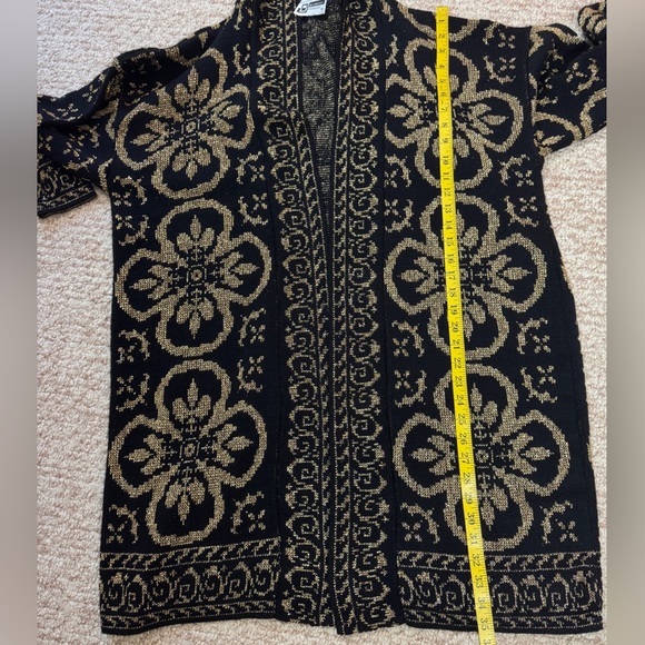 Distinctly Different Vintage Elegant Black and Gold Women's Sweater Size 47 - Picture 11 of 13